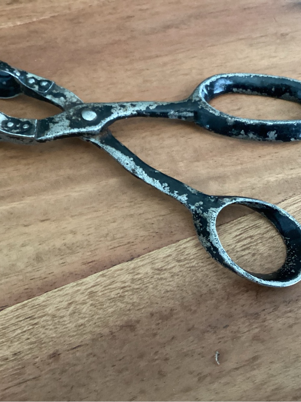 Vtg. Early 20th Century Pineapple Eye Remover Scissors with a spoon shape blade - Picture 3 of 3